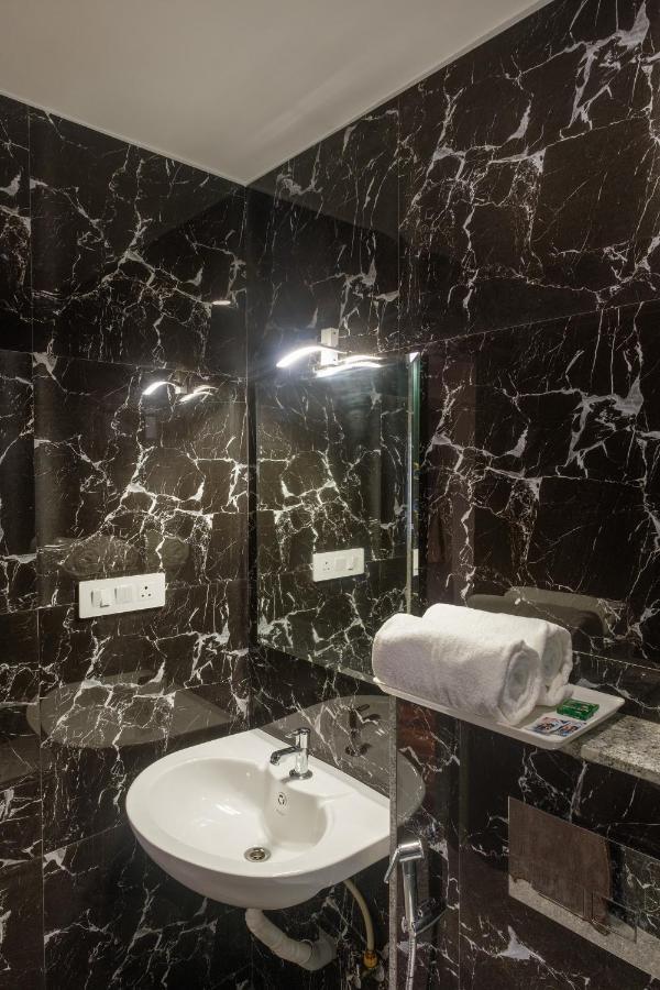Hotel Opal Kolhapur Bagian luar foto