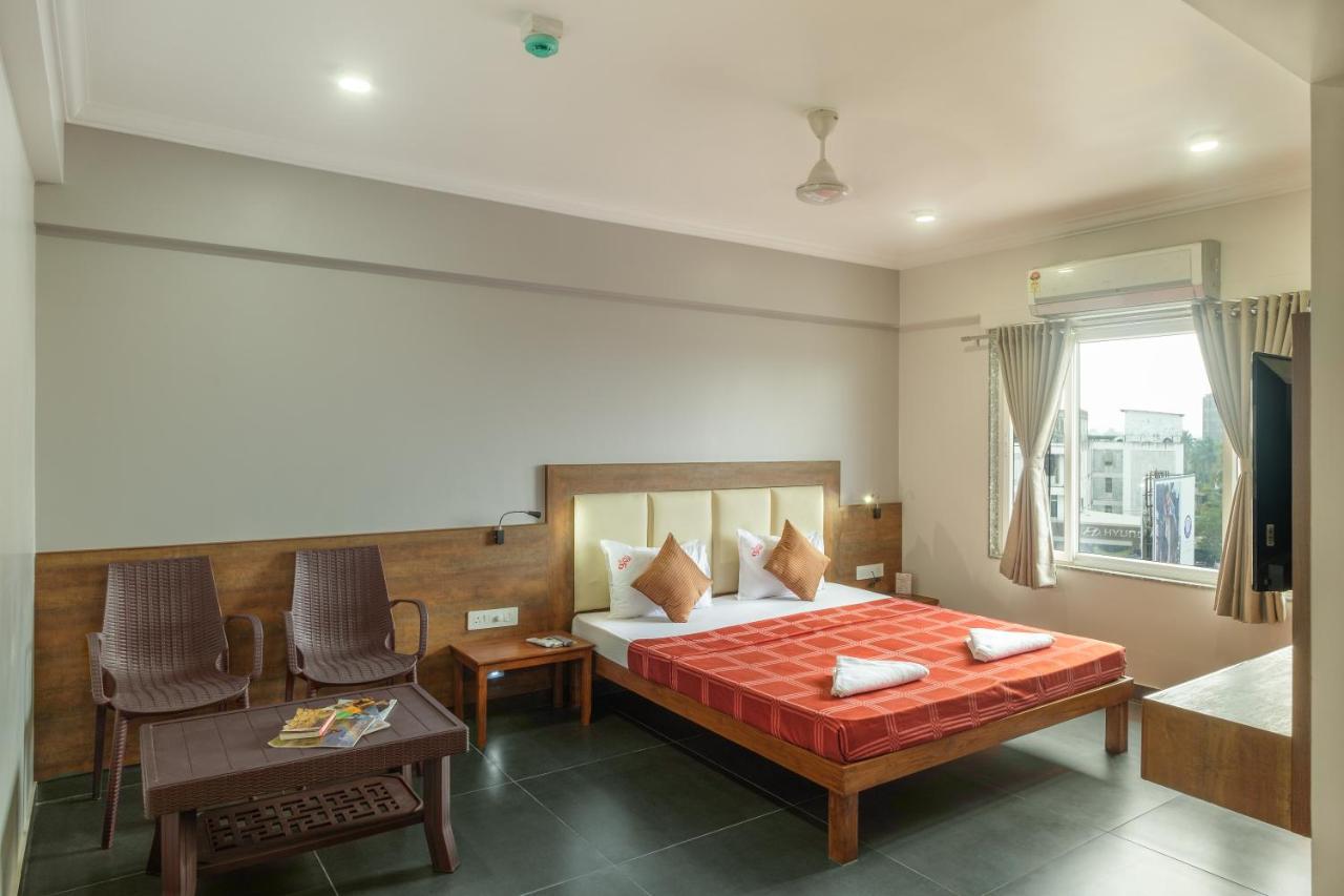 Hotel Opal Kolhapur Bagian luar foto
