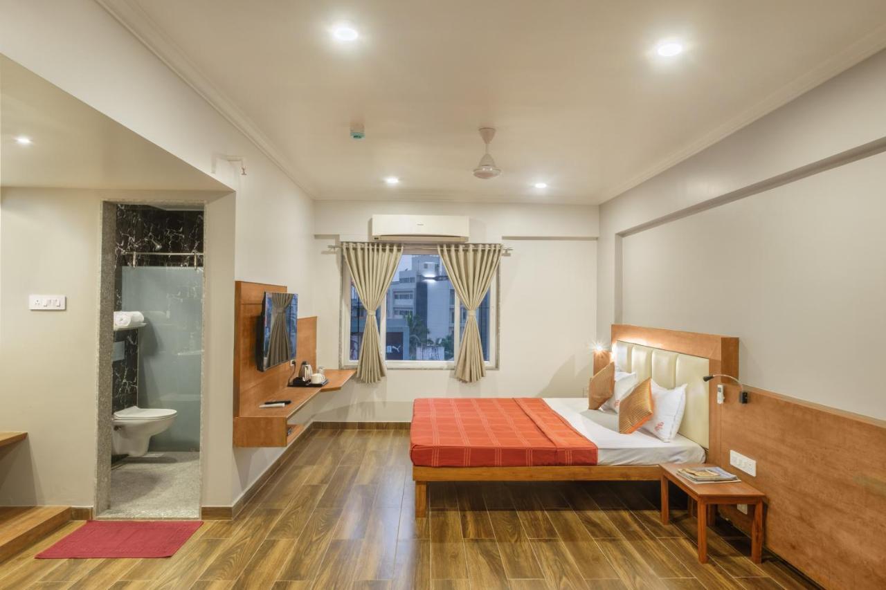 Hotel Opal Kolhapur Bagian luar foto