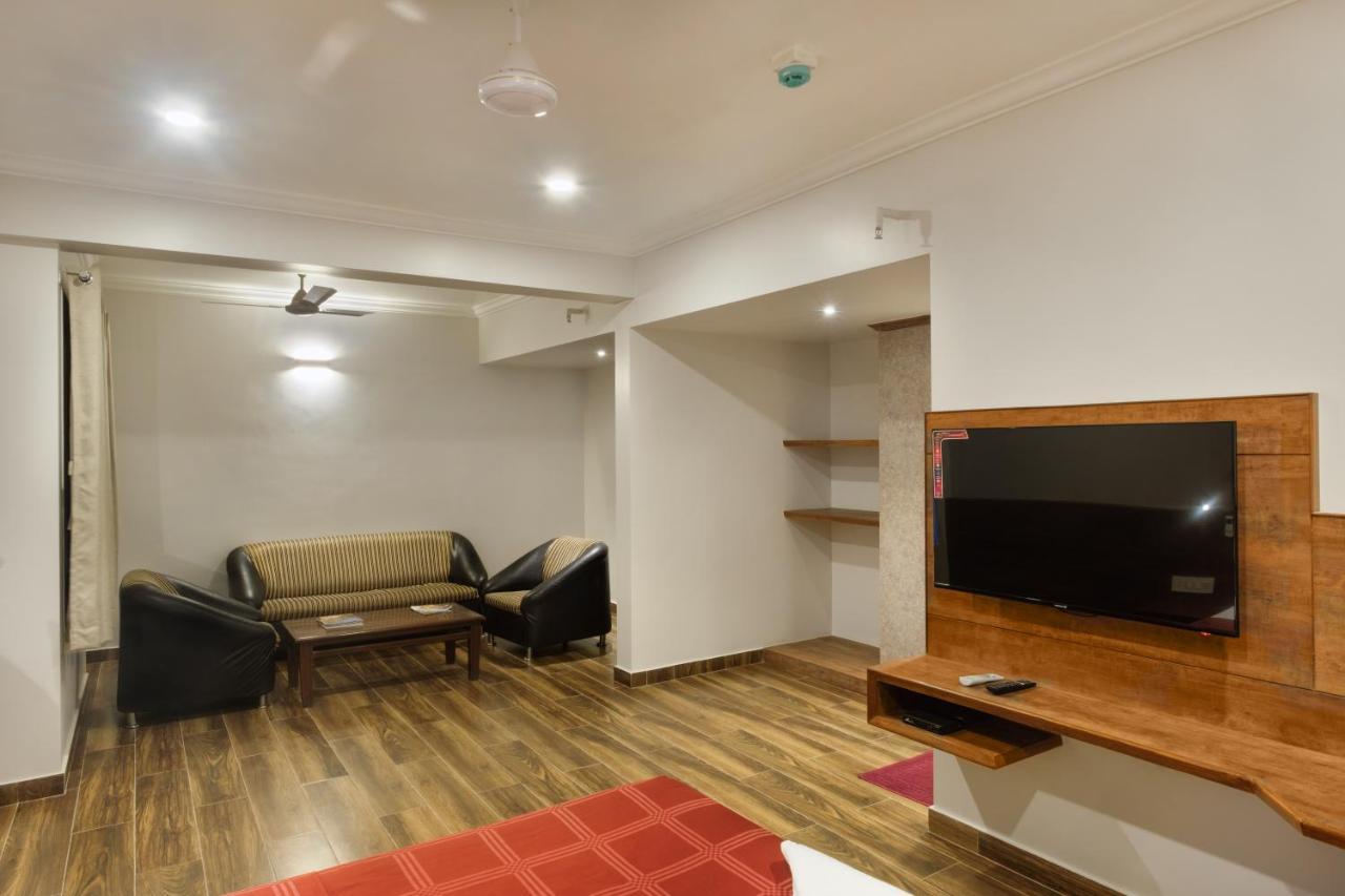 Hotel Opal Kolhapur Bagian luar foto
