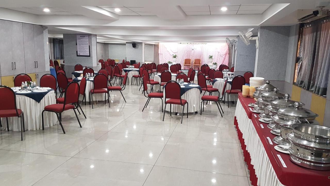 Hotel Opal Kolhapur Bagian luar foto