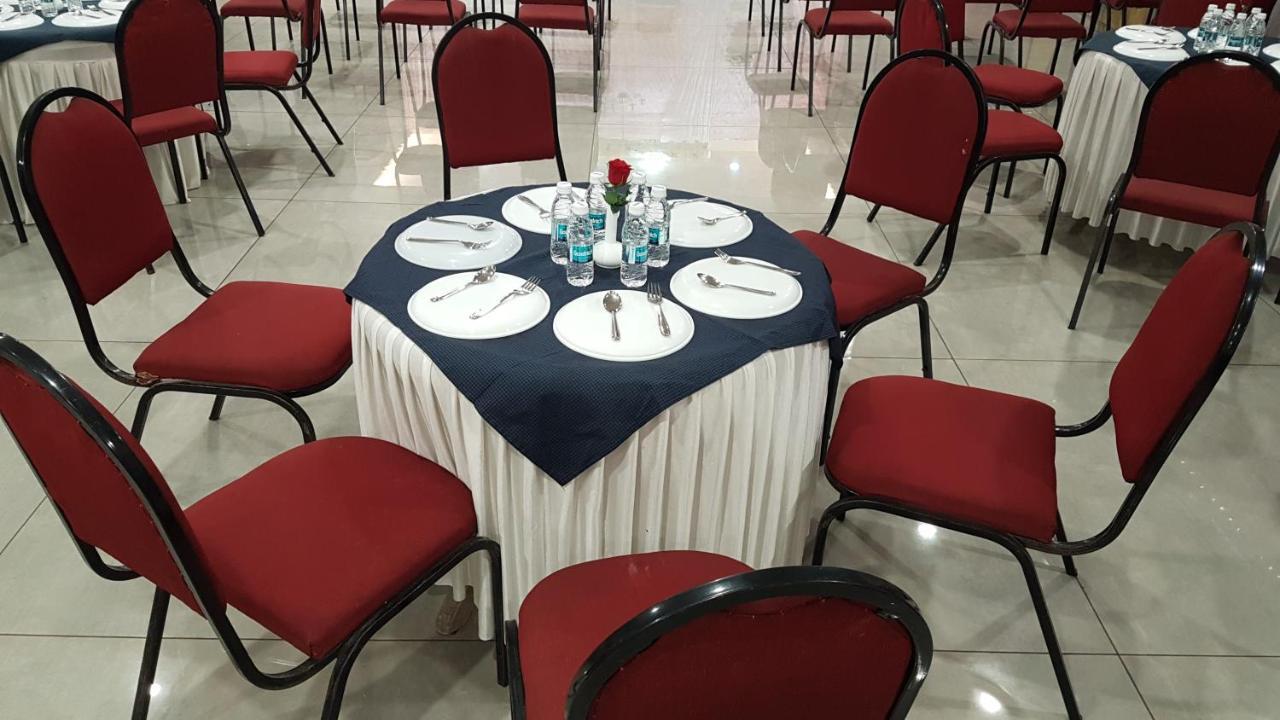 Hotel Opal Kolhapur Bagian luar foto