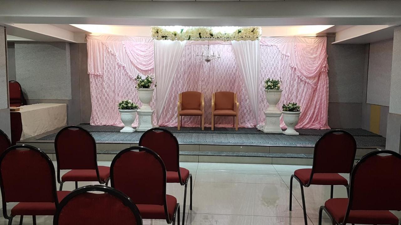 Hotel Opal Kolhapur Bagian luar foto