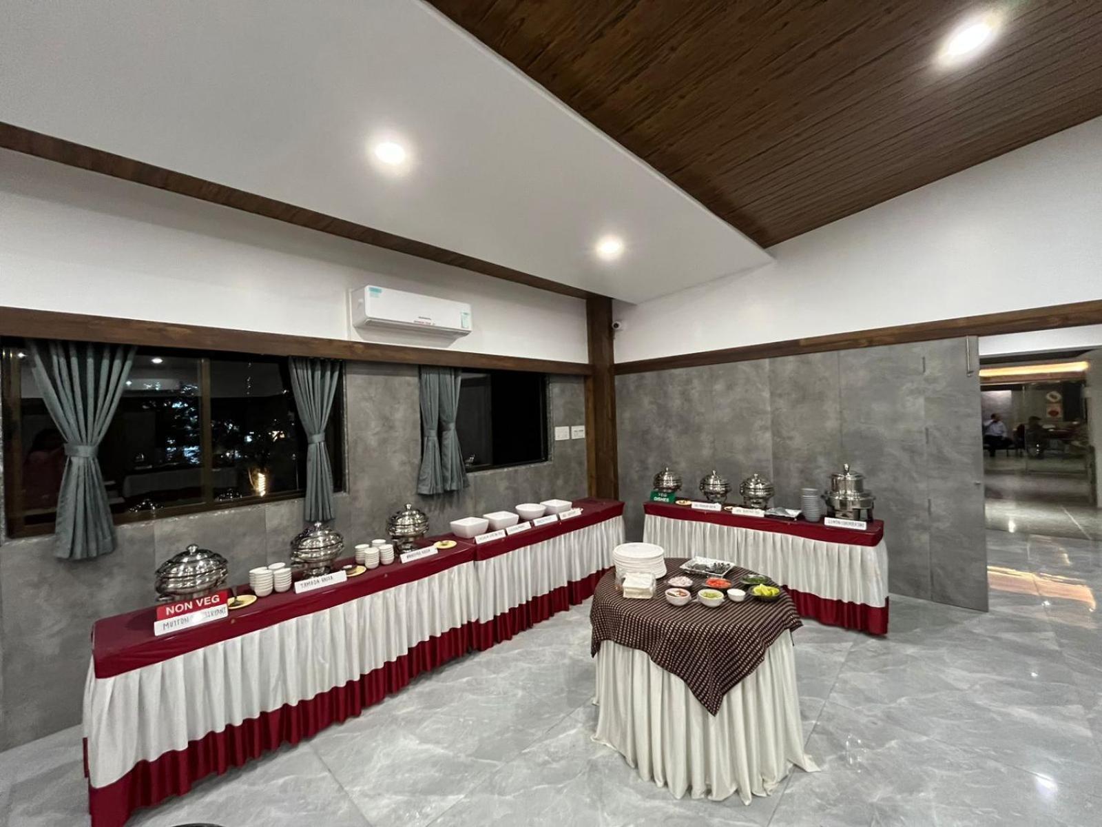 Hotel Opal Kolhapur Bagian luar foto