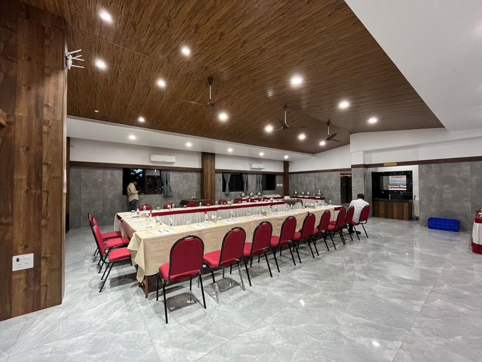 Hotel Opal Kolhapur Bagian luar foto